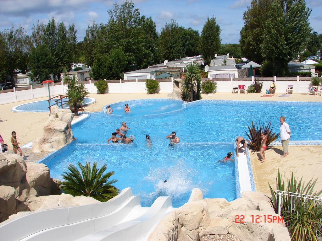 Camping Phare Ouest Saint-Denis-d'Oleron Exterior photo