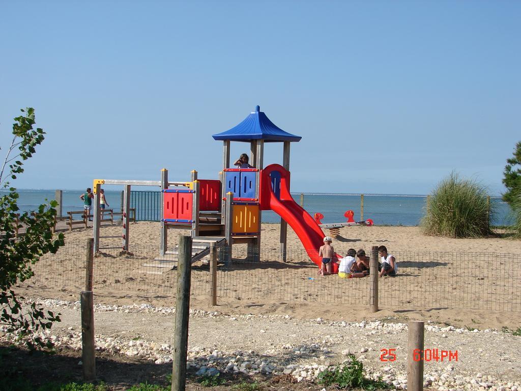 Camping Phare Ouest Saint-Denis-d'Oleron Exterior photo