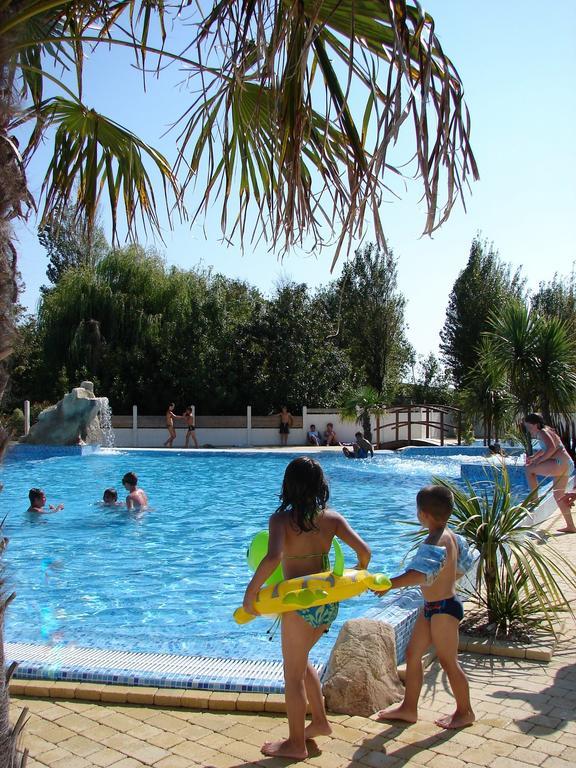 Camping Phare Ouest Saint-Denis-d'Oleron Exterior photo