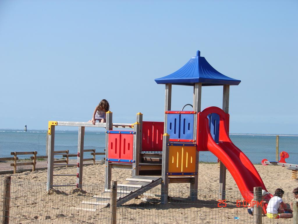 Camping Phare Ouest Saint-Denis-d'Oleron Exterior photo